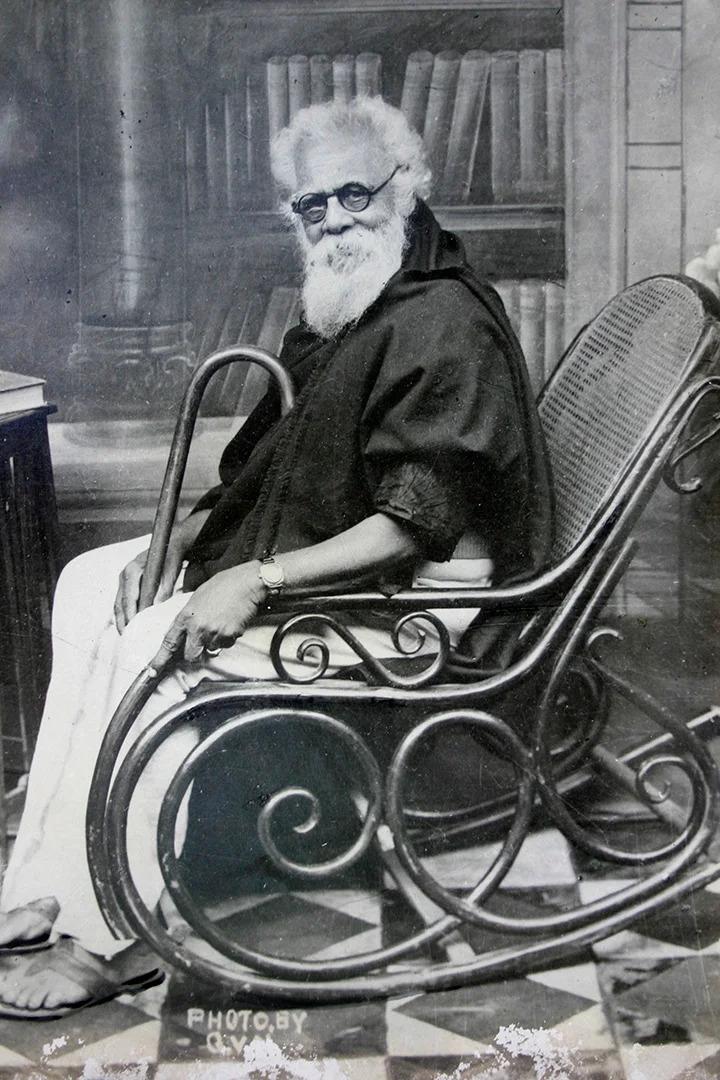 a-k-ashik-kahina-reading-periyar-today-1.jpg